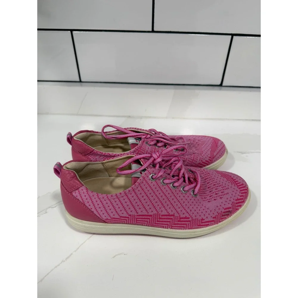 ECCO Pink Knit Lace Up Sneakers Extra Width Womens Size 39 Spikeless Outsole